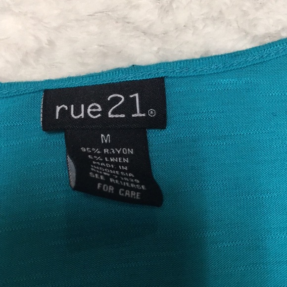 Rue 21 Crop Top - Medium - Picture 5 of 8